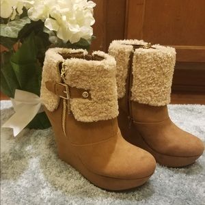 Elegant boots by Guess